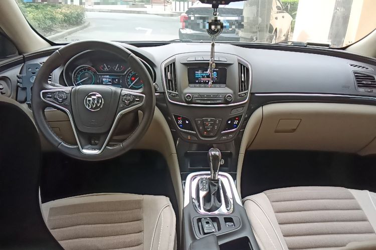 Used Buick Regal 2014 2.0L Leading Fashion Edition Center Console