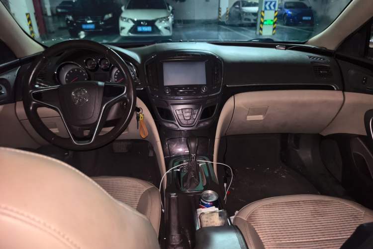 Used Buick Regal 2014 2.0L Leading Fashion Edition Center Console