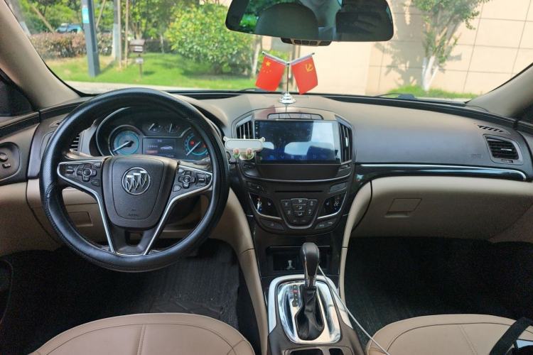 Used Buick Regal 2014 2.0L Elite Fashion Edition Center Console