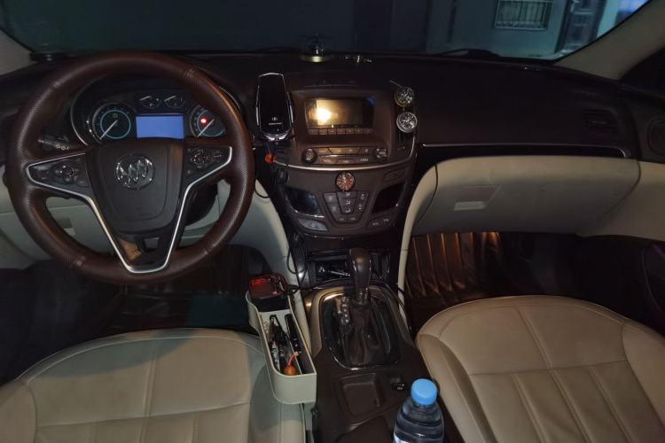 Used Buick Regal 2014 2.0L Elite Fashion Edition Center Console