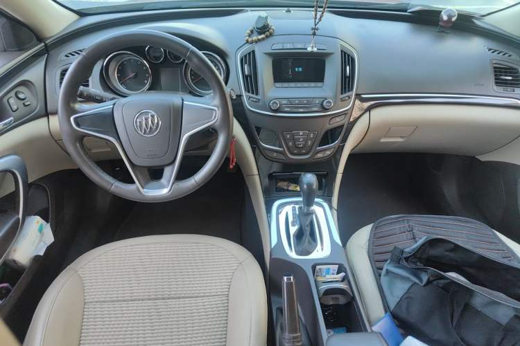 Used Buick Regal 2014 2.0L Leading Fashion Edition Center Console