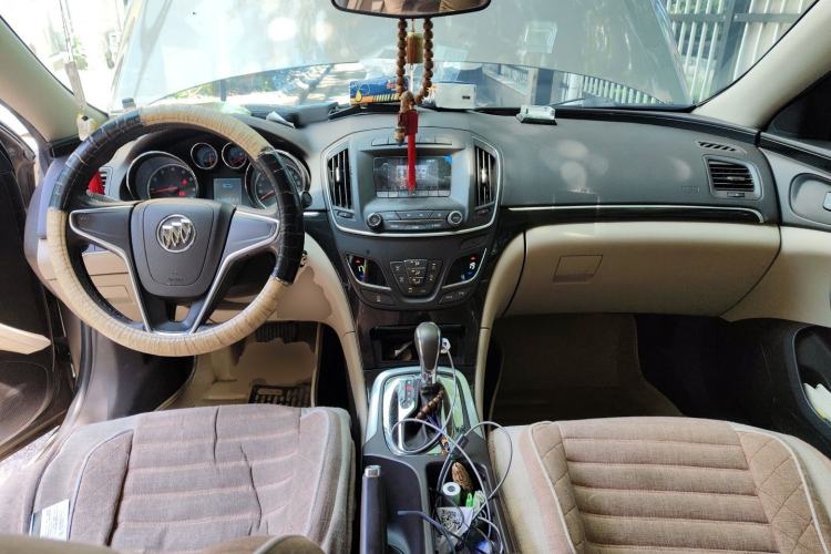 Used Buick Regal 2014 2.0L Leading Fashion Edition Center Console