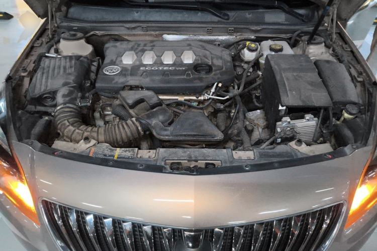 Used Buick Regal 2014 2.0L Elite Fashion Edition Engine Bay