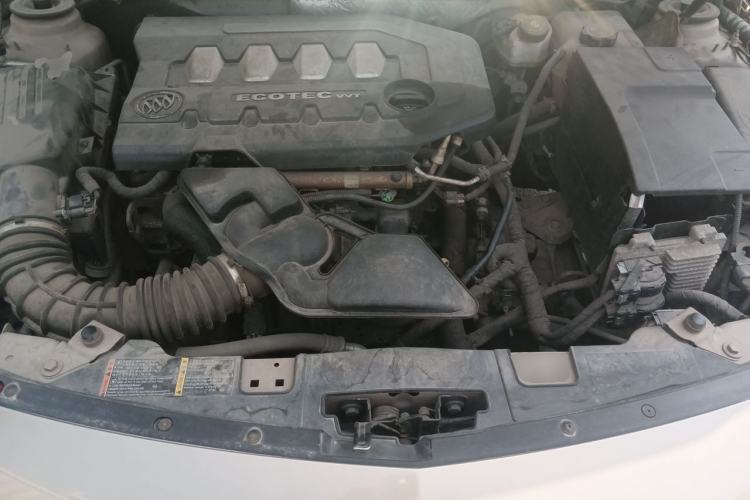 Used Buick Regal 2014 2.0L Elite Fashion Edition Engine Bay