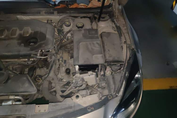 Used Buick Regal 2014 2.0L Leading Fashion Edition Engine Bay Left