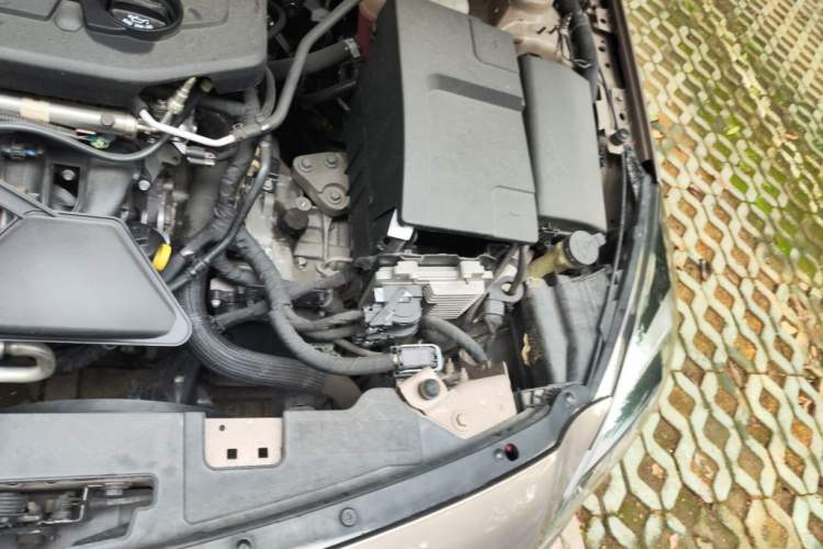 Used Buick Regal 2014 2.0L Leading Fashion Edition Engine Bay Left