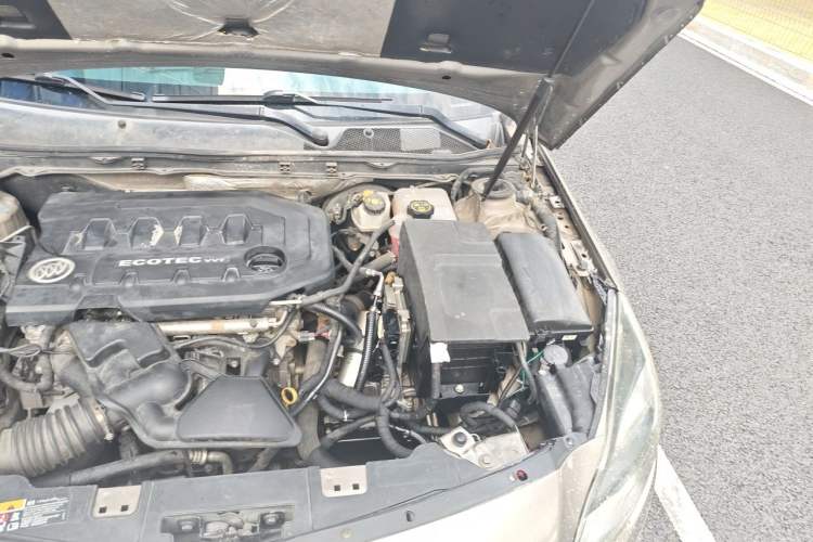 Used Buick Regal 2014 2.0L Leading Fashion Edition Engine Bay Left
