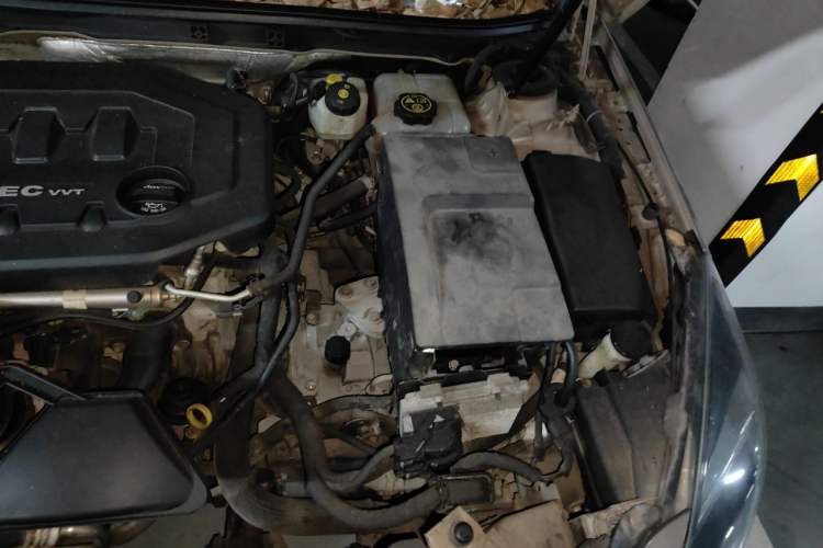 Used Buick Regal 2014 2.0L Leading Fashion Edition Engine Bay Left