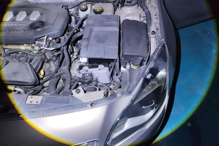 Used Buick Regal 2014 2.0L Leading Fashion Edition Engine Bay Left