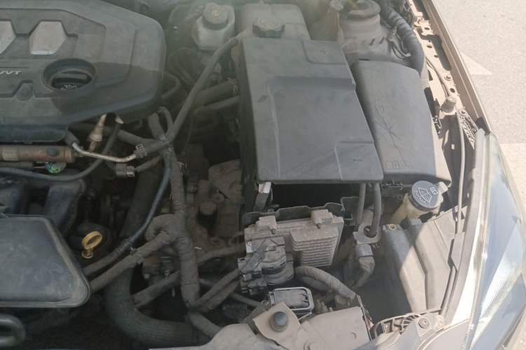 Used Buick Regal 2014 2.0L Elite Fashion Edition Engine Bay Left