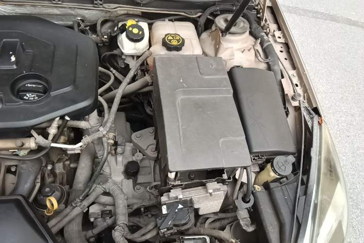 Used Buick Regal 2014 2.0L Leading Fashion Edition Engine Bay Left