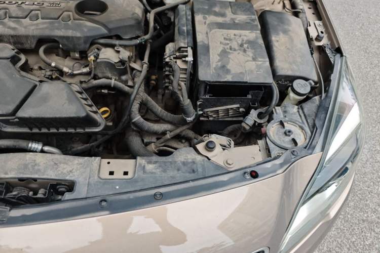 Used Buick Regal 2014 2.4L SIDI Luxury Fashion Edition Engine Bay Left