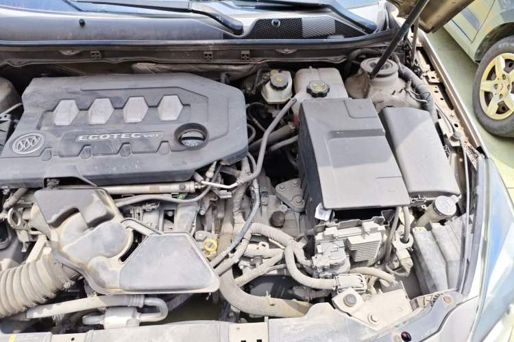 Used Buick Regal 2014 2.0L Leading Fashion Edition Engine Bay Left