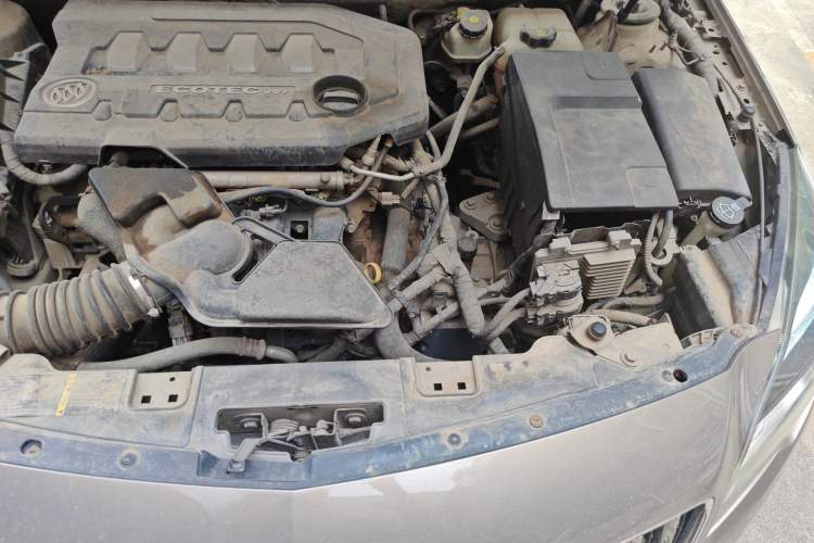 Used Buick Regal 2014 2.0L Elite Fashion Edition Engine Bay Left