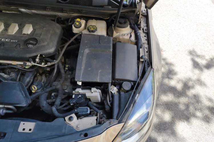 Used Buick Regal 2014 2.0L Leading Fashion Edition Engine Bay Left