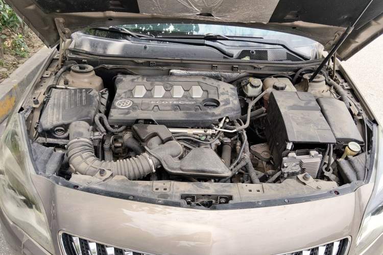 Used Buick Regal 2014 2.0L Elite Fashion Edition Engine Bay