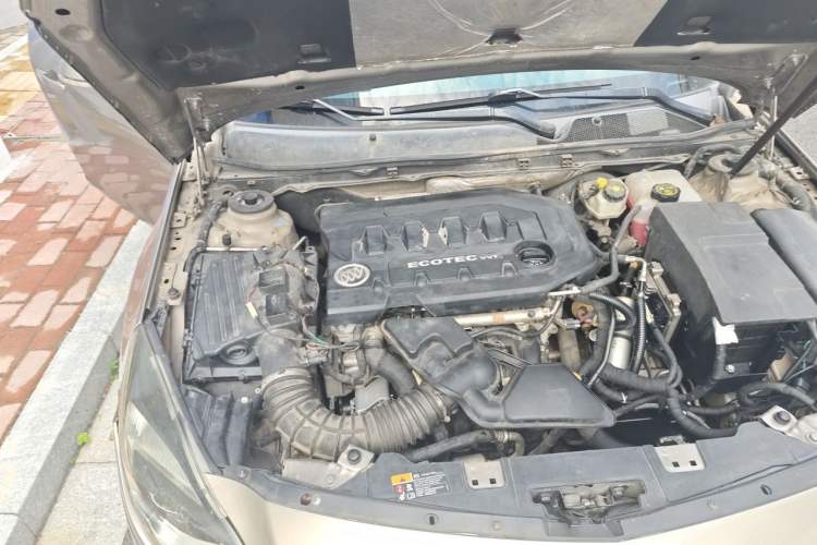 Used Buick Regal 2014 2.0L Leading Fashion Edition Engine Bay Right