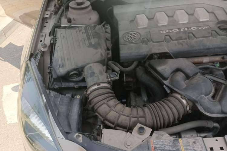 Used Buick Regal 2014 2.0L Elite Fashion Edition Engine Bay Right