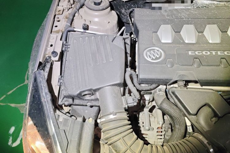 Used Buick Regal 2014 2.0L Elite Fashion Edition Engine Bay Right