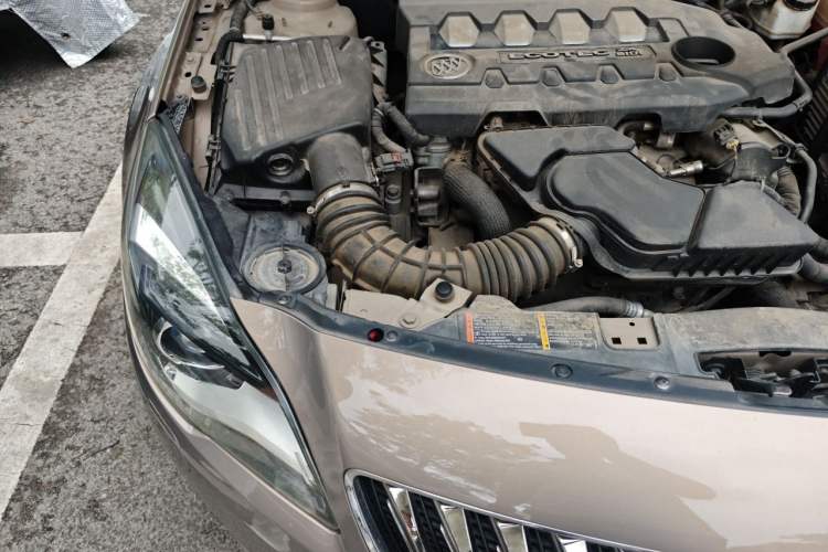 Used Buick Regal 2014 2.4L SIDI Luxury Fashion Edition Engine Bay Right