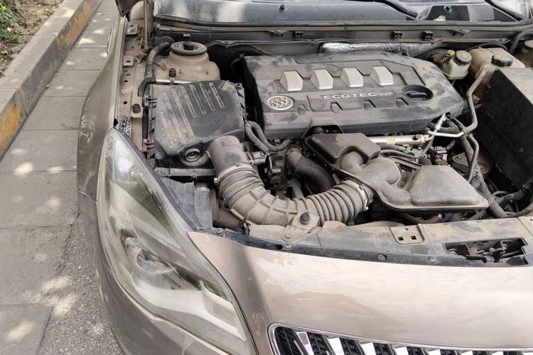 Used Buick Regal 2014 2.0L Elite Fashion Edition Engine Bay Right