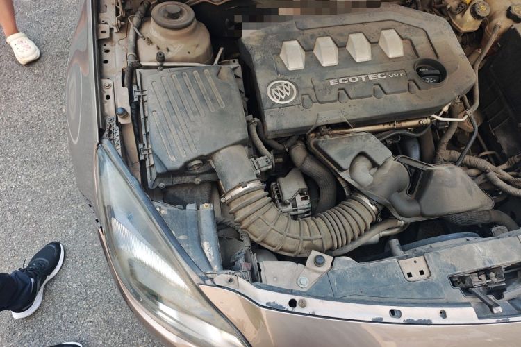 Used Buick Regal 2014 2.0L Elite Fashion Edition Engine Bay Right