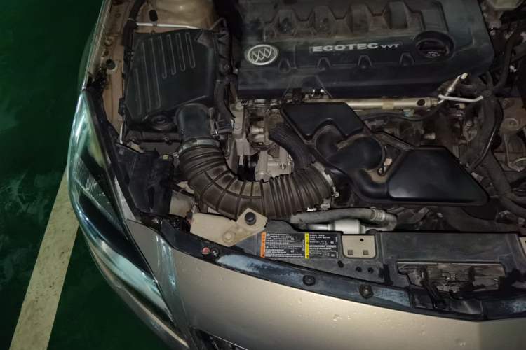 Used Buick Regal 2014 2.0L Elite Fashion Edition Engine Bay Right