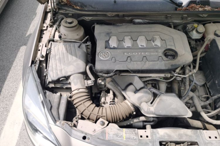 Used Buick Regal 2014 2.0L Elite Fashion Edition Engine Bay Right