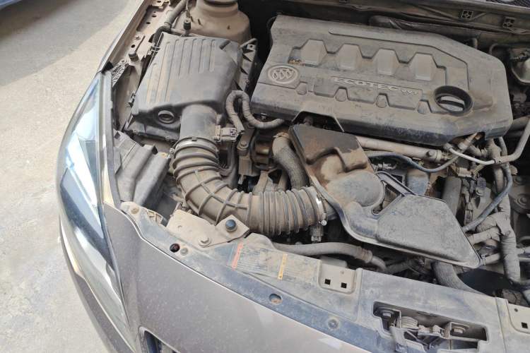 Used Buick Regal 2014 2.0L Elite Fashion Edition Engine Bay Right