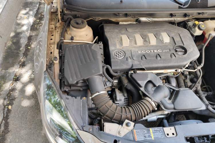 Used Buick Regal 2014 2.0L Leading Fashion Edition Engine Bay Right