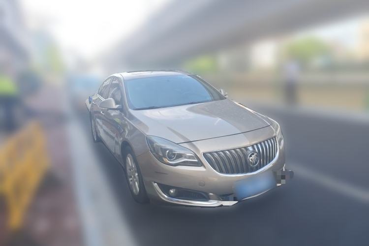 Used Buick Regal 2014 2.0L Leading Fashion Edition Front Right 45 Deg