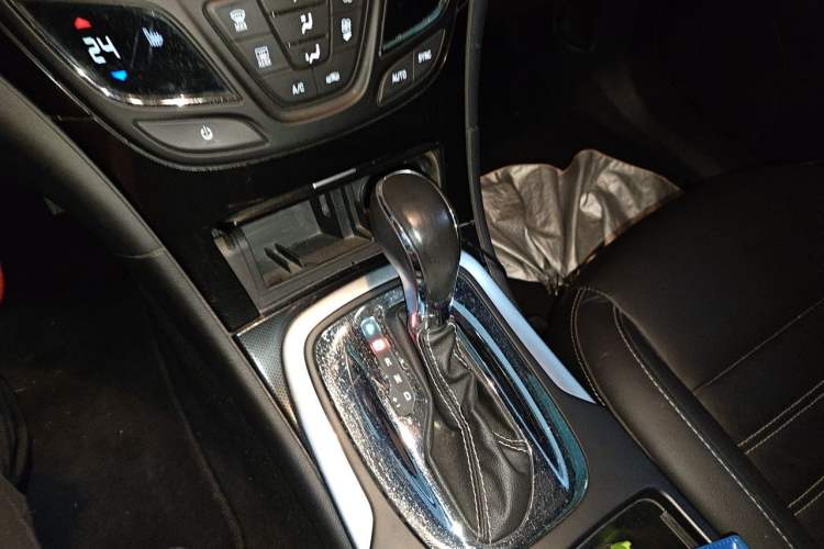 Used Buick Regal 2014 1.6T Fashionable Tech Edition Gear Lever