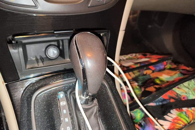 Used Buick Regal 2014 2.0L Elite Fashion Edition Gear Lever