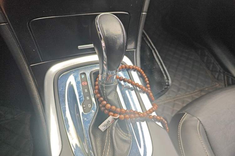 Used Buick Regal 2014 1.6T Fashionable Tech Edition Gear Lever