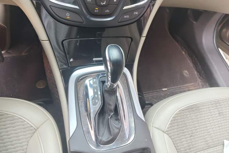 Used Buick Regal 2014 2.0L Leading Fashion Edition Gear Lever