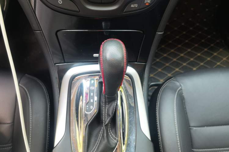 Used Buick Regal 2014 1.6T Fashionable Tech Edition Gear Lever