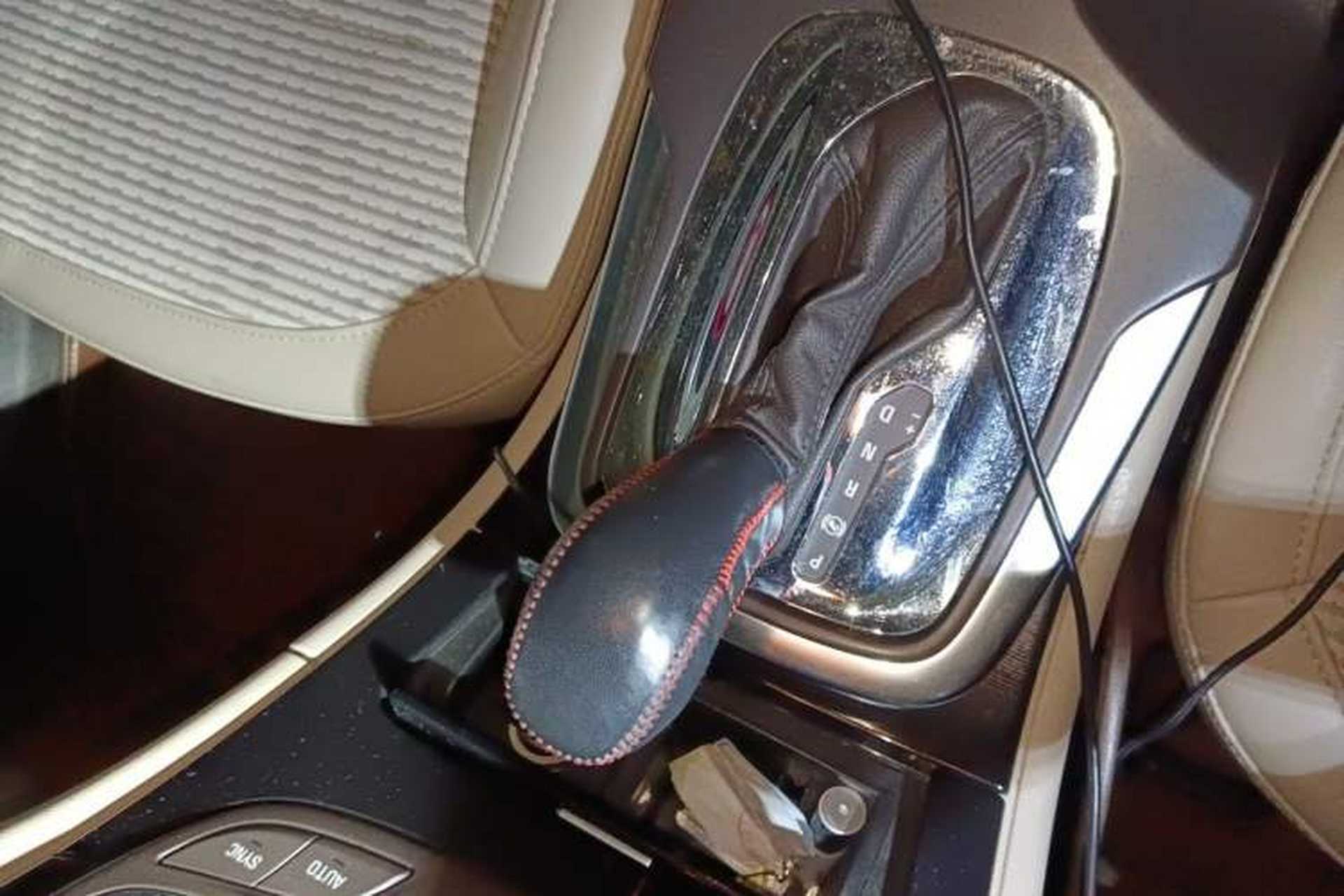 Used Buick Regal 2014 2.0L Leading Fashion Edition Gear Lever