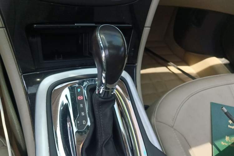 Used Buick Regal 2014 2.0L Elite Fashion Edition Gear Lever