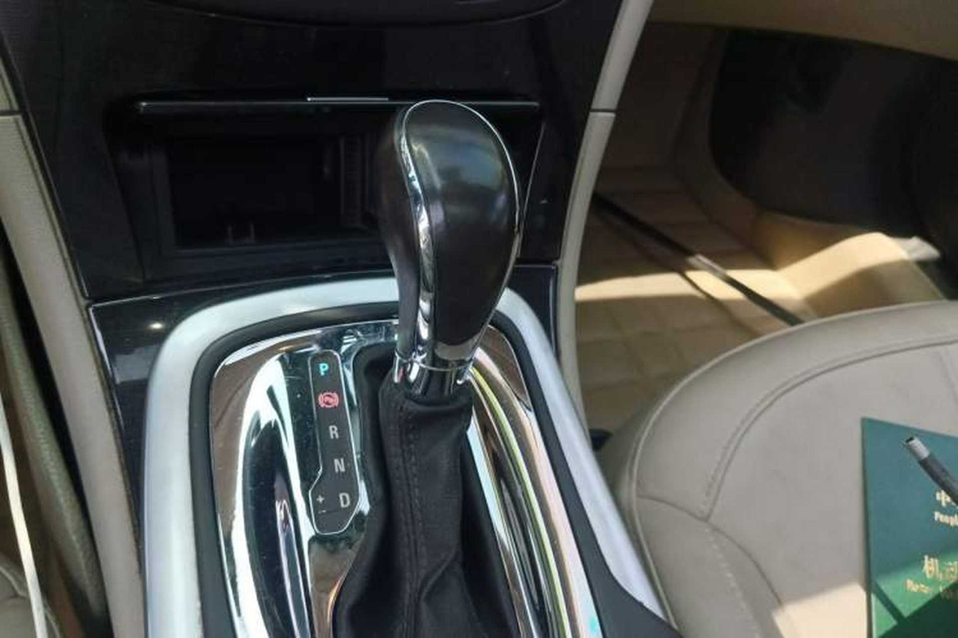 Used Buick Regal 2014 2.0L Elite Fashion Edition Gear Lever