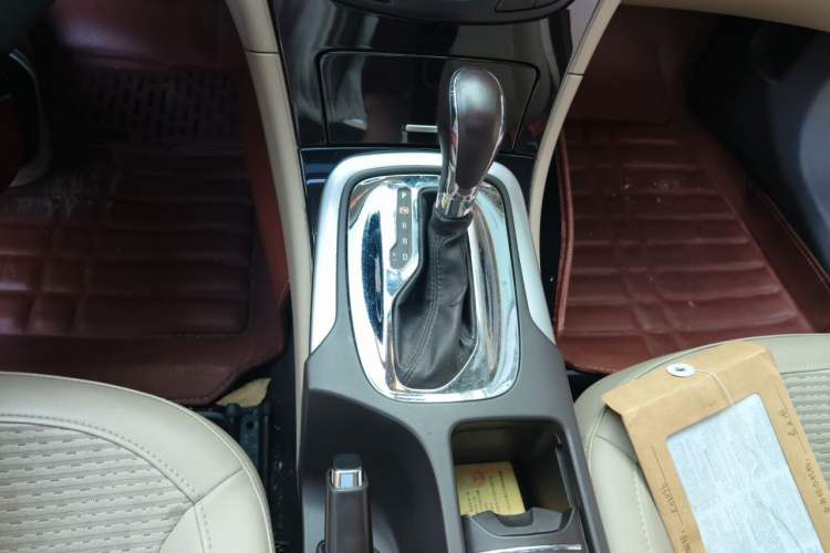 Used Buick Regal 2014 2.0L Leading Fashion Edition Gear Lever
