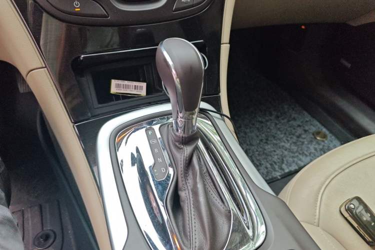 Used Buick Regal 2014 2.4L SIDI Luxury Fashion Edition Gear Lever
