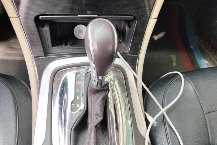 Used Buick Regal 2014 2.0L Elite Fashion Edition Gear Lever