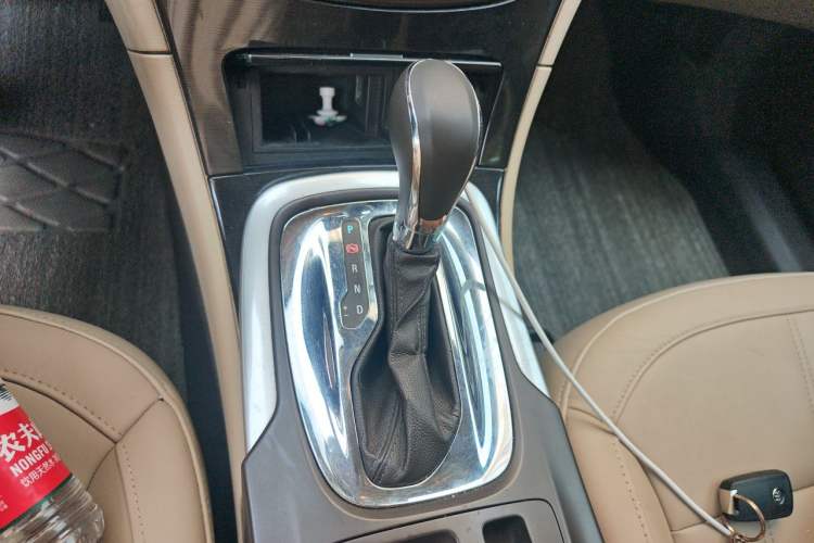 Used Buick Regal 2014 2.0L Elite Fashion Edition Gear Lever
