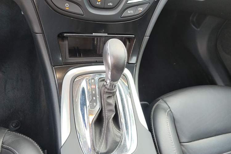 Used Buick Regal 2014 1.6T Fashionable Tech Edition Gear Lever