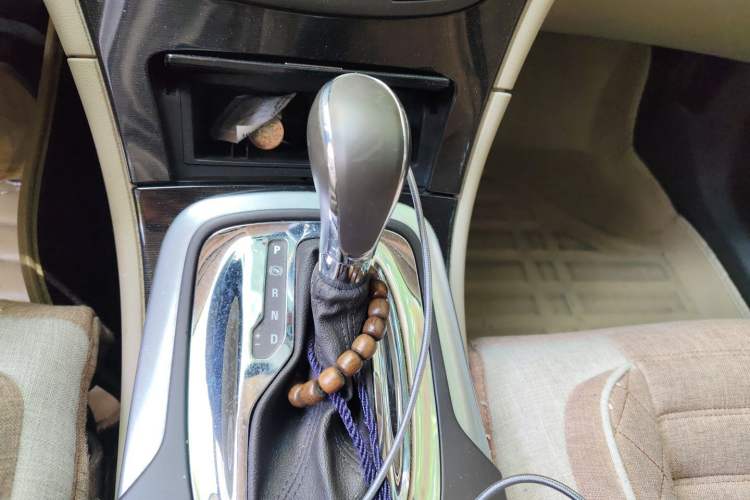 Used Buick Regal 2014 2.0L Leading Fashion Edition Gear Lever
