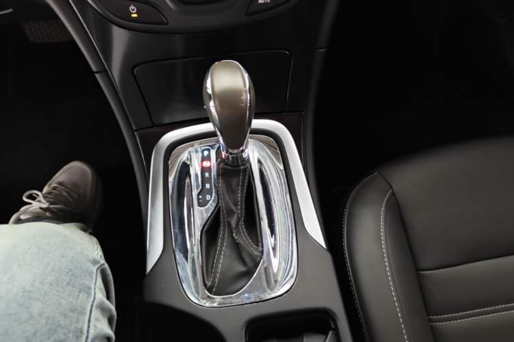 Used Buick Regal 2014 1.6T Fashionable Tech Edition Gear Lever