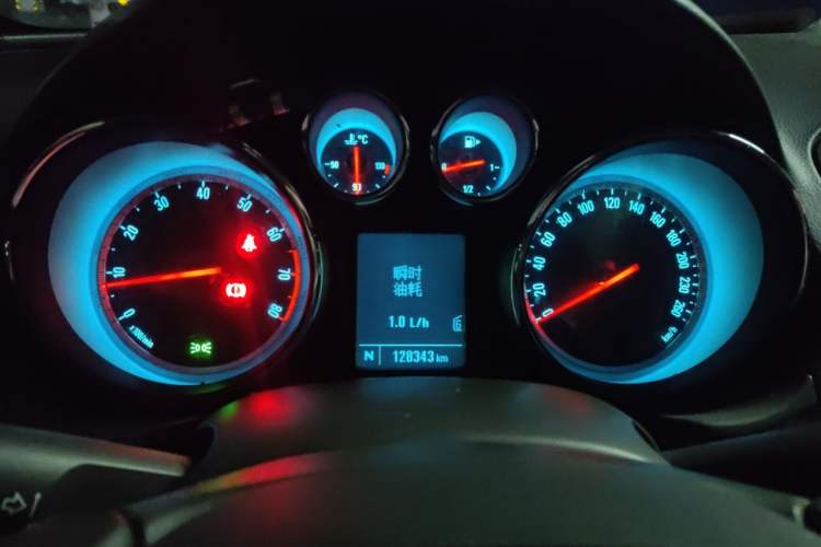 Used Buick Regal 2014 2.0L Leading Fashion Edition Instrument Cluster