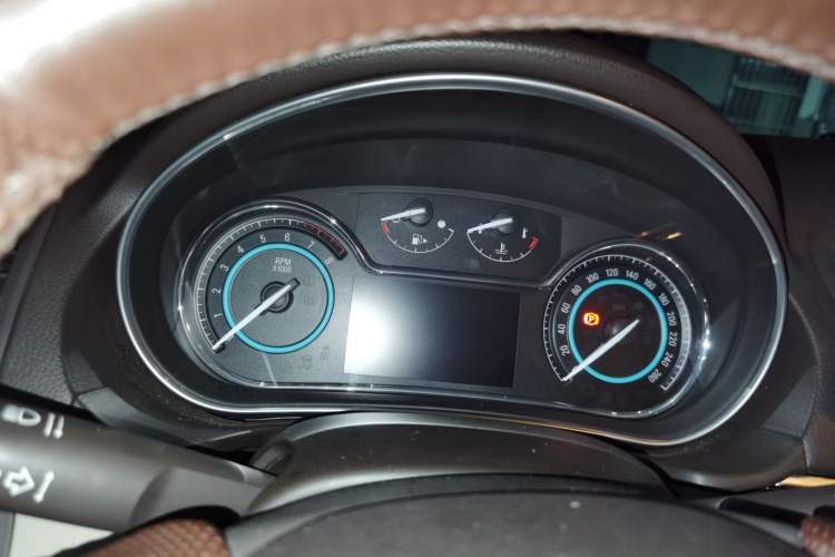 Used Buick Regal 2014 2.0L Elite Fashion Edition Instrument Cluster