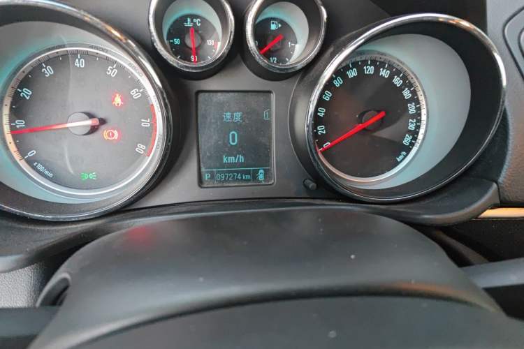 Used Buick Regal 2014 1.6T Fashionable Tech Edition Odometer Close Up