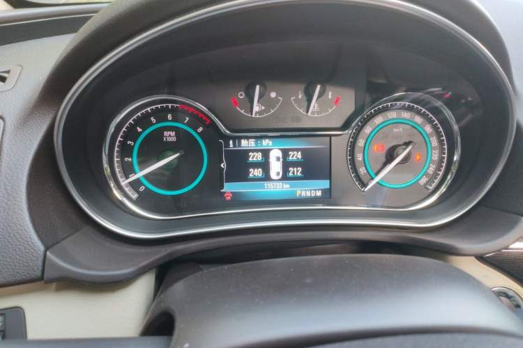 Used Buick Regal 2014 2.4L SIDI Elite Fashion Edition Odometer Close Up